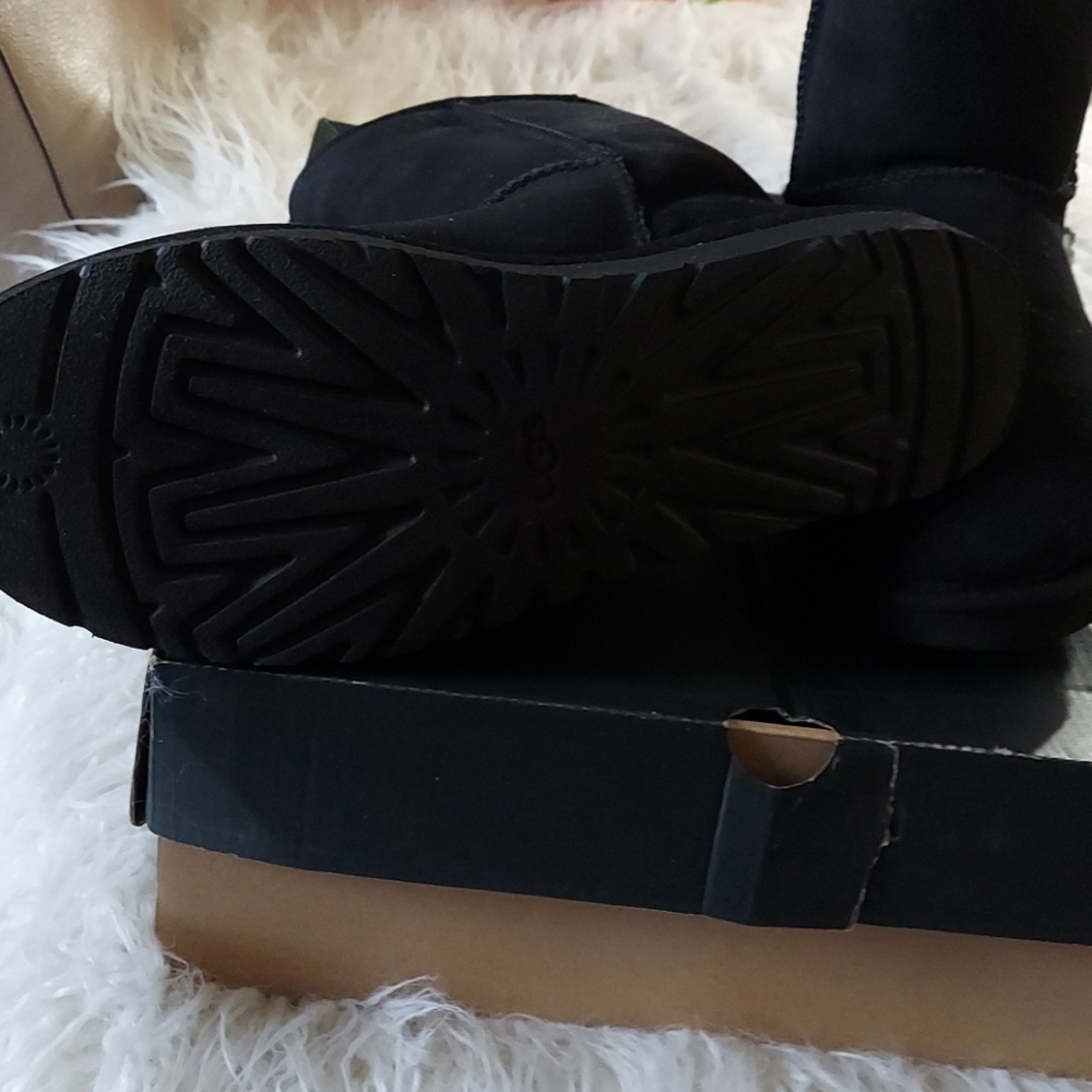 Ugg - image 2